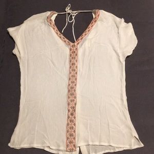 Perfect summer top! With amazing and cute details